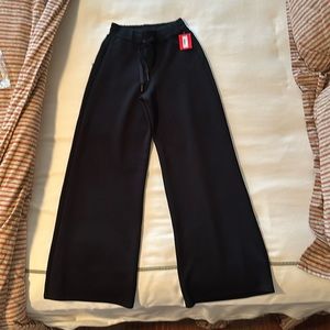 Spanx NWT Spacer Wide Leg pants. Size XS. Very Black
